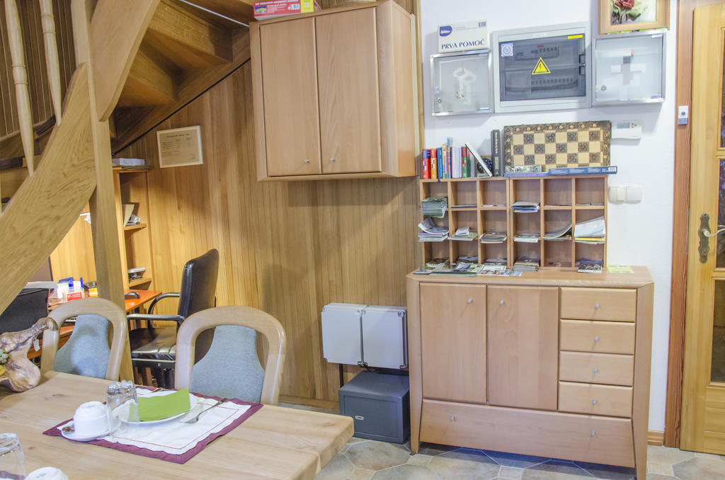 Miskar Rooms 采尔克尼察 外观 照片